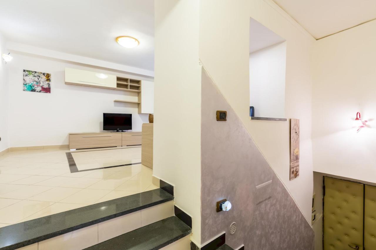 ナポリQs1 - Indipendent Flat In Centerアパートメント エクステリア 写真